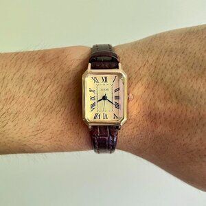 Classic Gold-Tone Watch with Brown Leather Strap